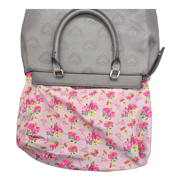 Betsey Johnson Y2K Gray Heart Embossed Handbag Pink Floral Scarf Crossbody Strap - Picture 9 of 16